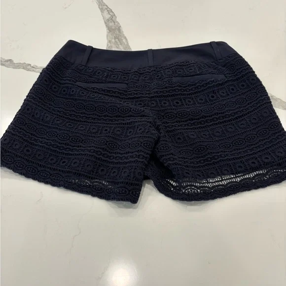 The Limited brand Women's Navy Lace Shorts size 6 - Picture 3 of 6